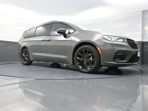 Used 2023 Chrysler Pacifica Touring-L w/ S Appearance Package FWD image 23