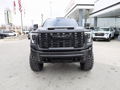 Used 2026 GMC Sierra 3500 Denali Ultimate image 9
