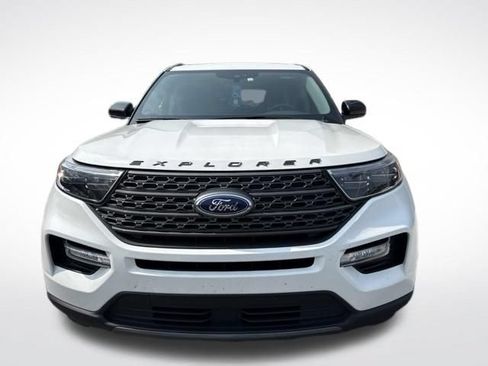 Used 2023 Ford Explorer XLT w/ Equipment Group 202A AWD/4WD image 8