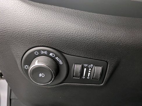 Used 2024 Jeep Compass Limited image 20