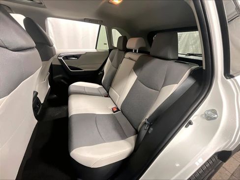 Used 2021 Toyota RAV4 XLE w/ Convenience Package image 15