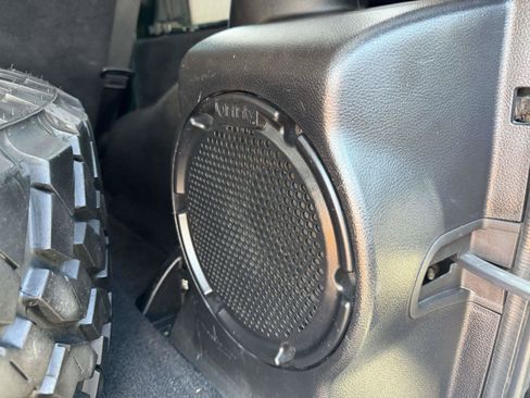 Used 2012 Jeep Wrangler Unlimited Rubicon w/ Connectivity Group AWD/4WD image 19