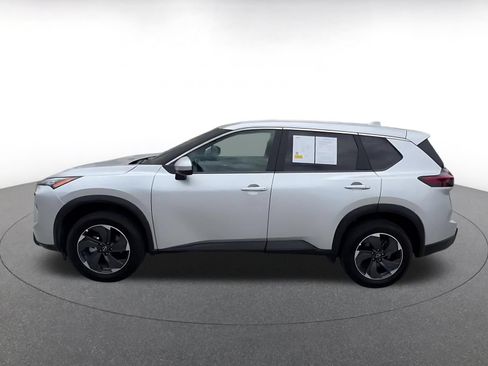 Used 2025 Nissan Rogue SV FWD image 9