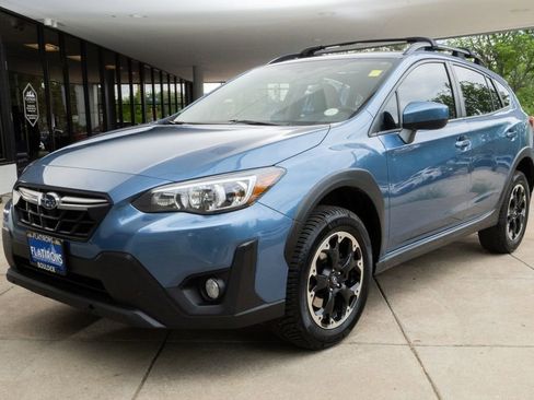 Used 2021 Subaru Crosstrek 2.0i Premium w/ Moonroof Package AWD/4WD image 3