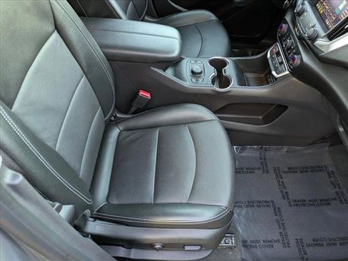 Used 2024 GMC Terrain SLT image 20