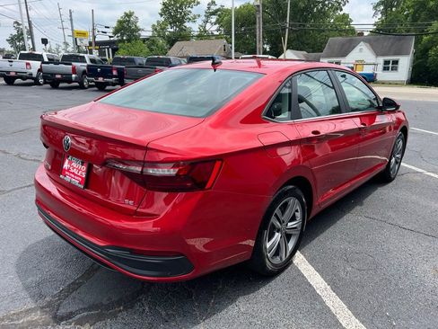 Used 2024 Volkswagen Jetta SE w/ Panoramic Sunroof Package image 6