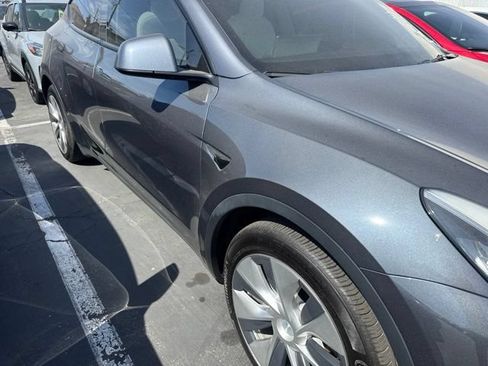 Used 2022 Tesla Model Y Long Range AWD/4WD image 6