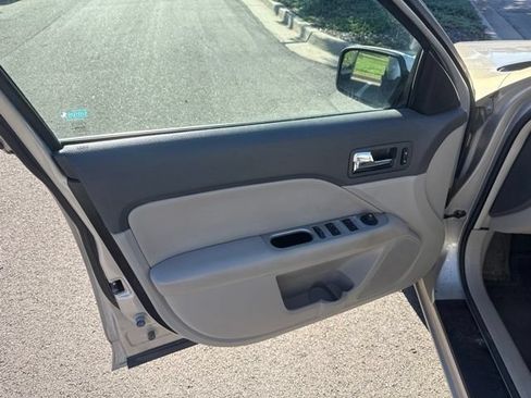 Used 2010 Ford Fusion SEL FWD image 8