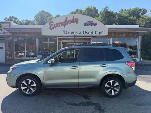 Used 2017 Subaru Forester 2.5i Premium AWD/4WD image 1