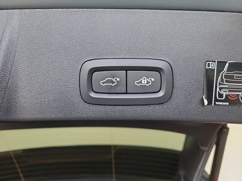 Used 2021 Volvo XC40 T4 R-Design w/ Climate Package FWD image 11