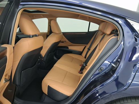 Certified 2025 Lexus ES 350 w/ Premium Package image 13