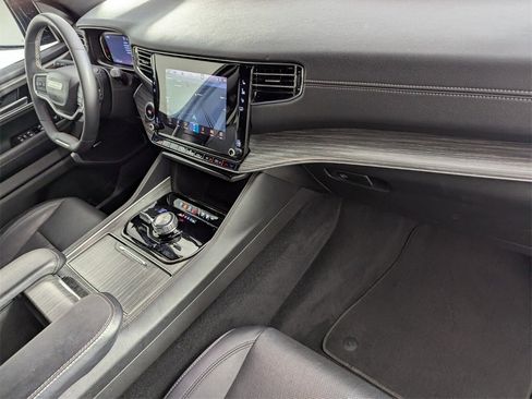 Used 2024 Jeep Wagoneer Series II image 35