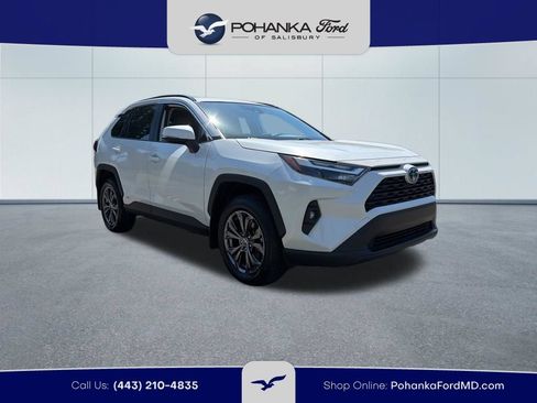 Used 2022 Toyota RAV4 XLE Premium AWD/4WD image 4