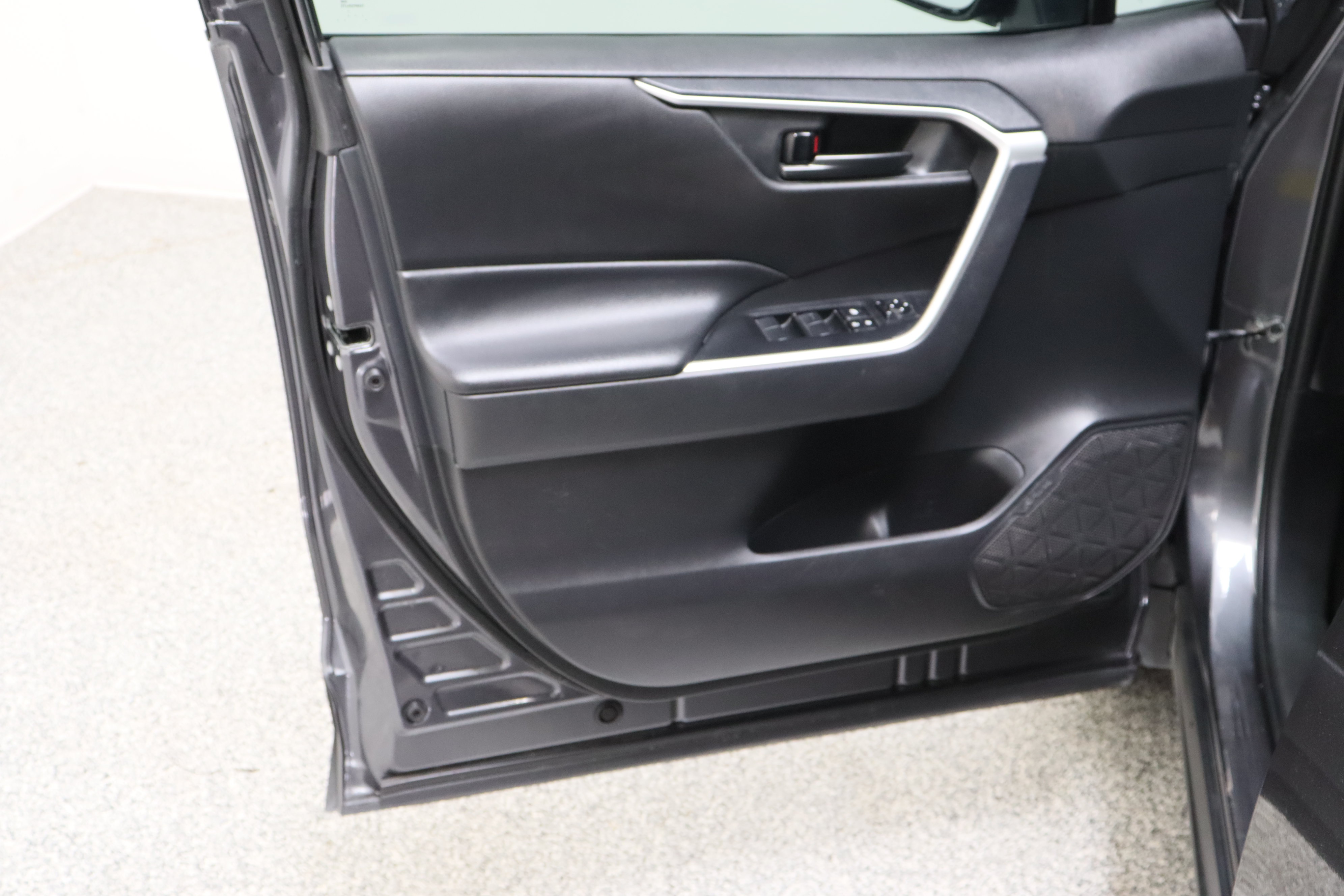Used 2024 Toyota RAV4 LE FWD image 12