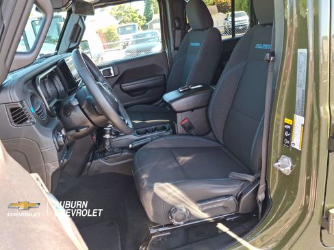 Used 2024 Jeep Wrangler Unlimited Rubicon 4xe AWD/4WD image 15