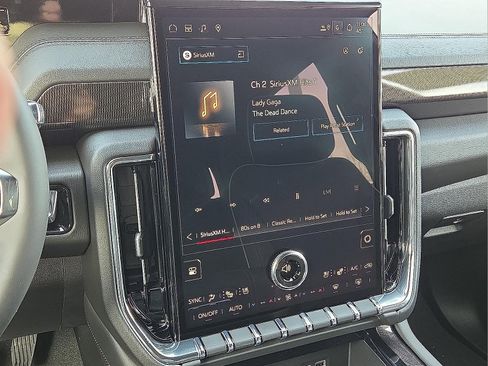 New 2026 GMC Yukon XL Elevation w/ Elevation Premium Package image 18