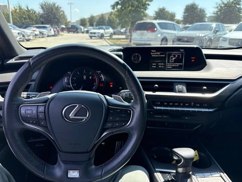 Used 2019 Lexus UX 200 F Sport w/ F Sport Premium Package FWD image 18