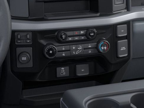 New 2025 Ford F450 XLT w/ XLT Value Package image 15