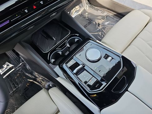 Used 2025 BMW 530i w/ Premium Package image 25