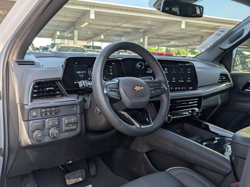 Used 2026 Chevrolet Suburban Premier w/ Sun And Tow Package RWD image 4