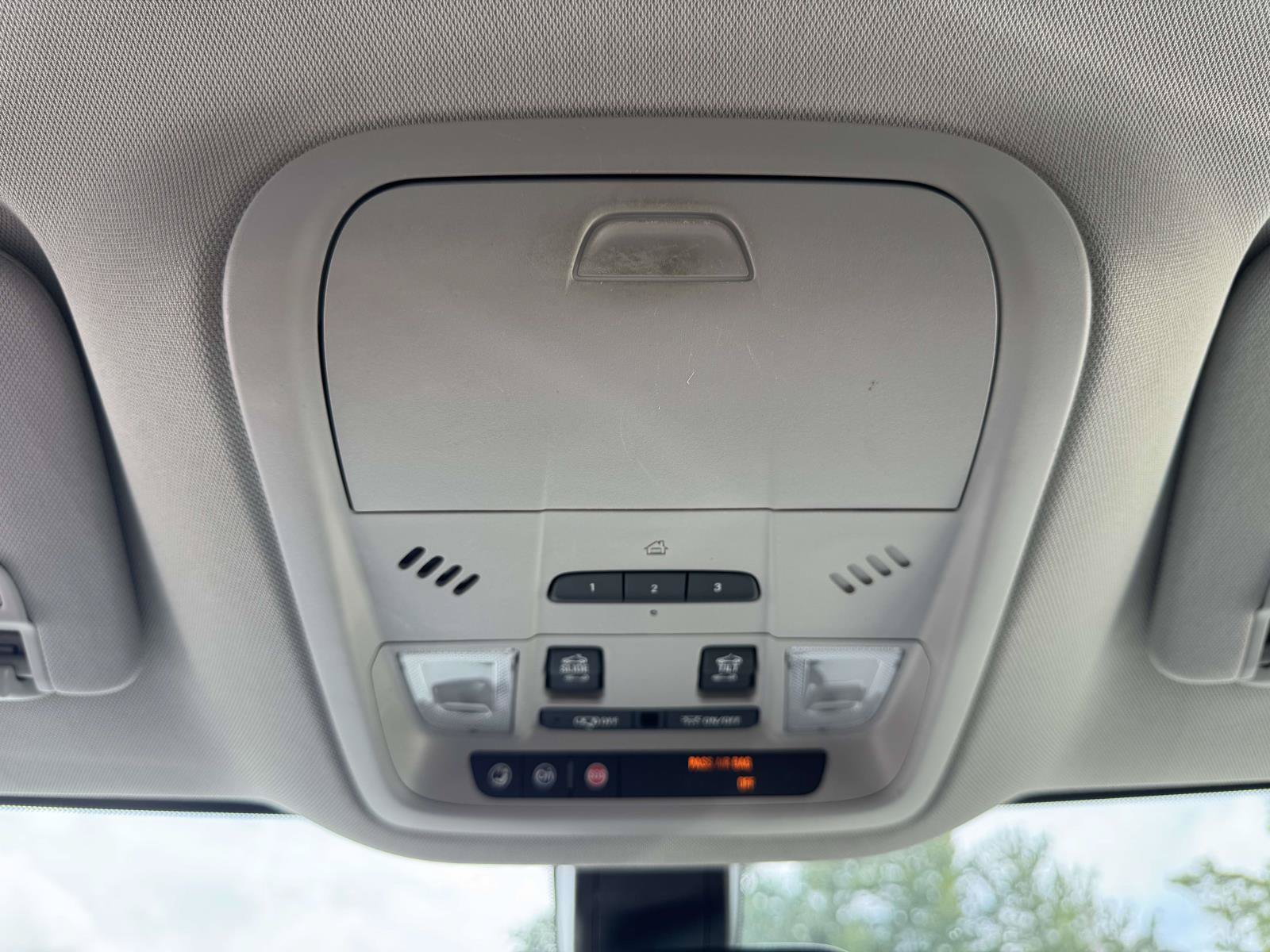 Used 2018 Buick Enclave Essence AWD/4WD image 30