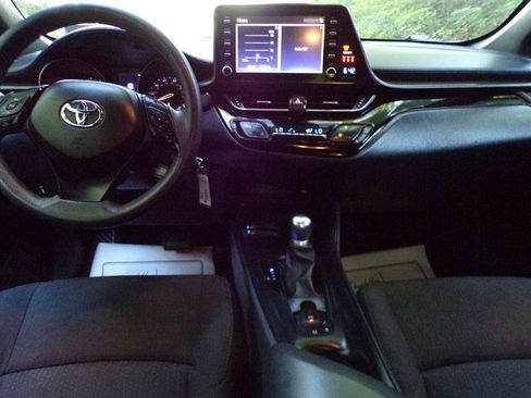 Used 2019 Toyota C-HR LE FWD image 30