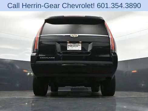Used 2019 Cadillac Escalade Premium Luxury AWD/4WD image 42