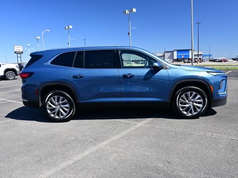 Used 2025 Buick Enclave Preferred AWD/4WD image 5