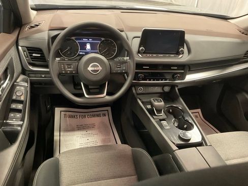 Used 2023 Nissan Rogue SV AWD/4WD image 4