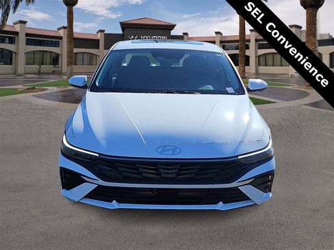 Used 2025 Hyundai Elantra SEL image 3
