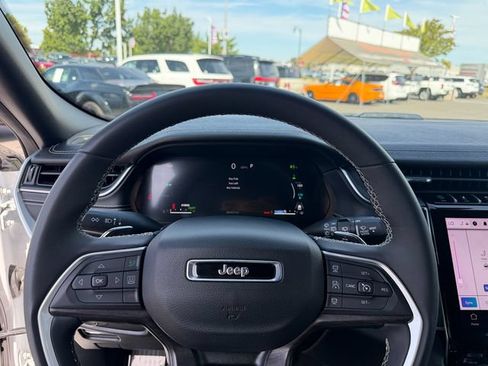 Used 2024 Jeep Grand Cherokee Limited 4xe AWD/4WD image 14