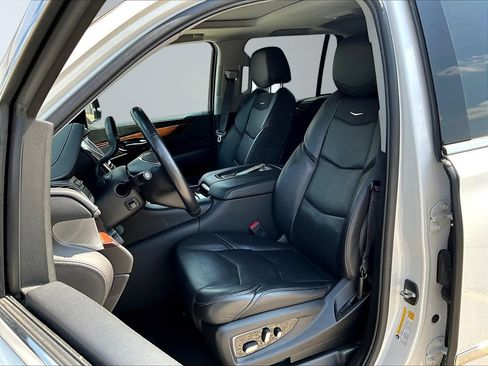 Used 2019 Cadillac Escalade Luxury w/ LPO, Radiant Package AWD/4WD image 23