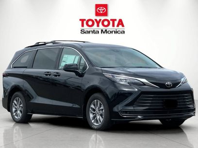 New 2026 Toyota Sienna LE