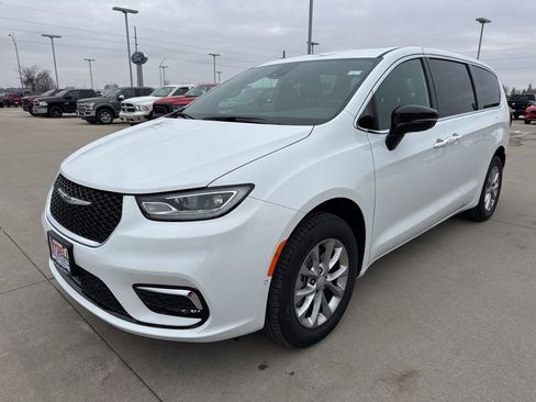 New 2026 Chrysler Pacifica Select AWD/4WD image 26
