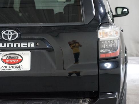 Certified 2017 Toyota 4Runner SR5 AWD/4WD image 10