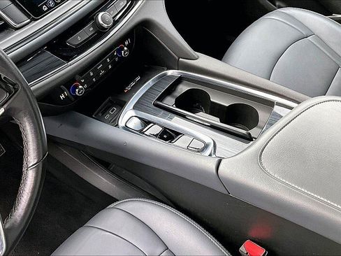 Used 2024 Buick Enclave Premium image 15