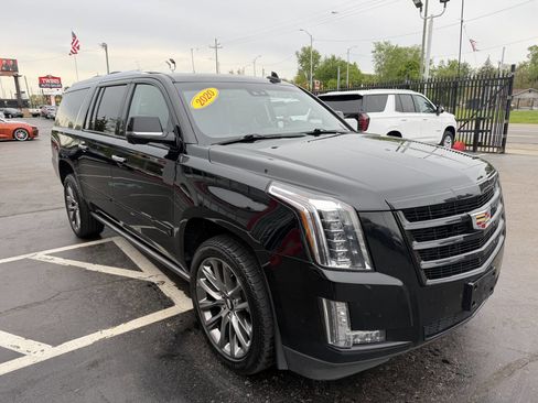 Used 2020 Cadillac Escalade ESV Premium Luxury w/ Escalade Sport Edition AWD/4WD image 3