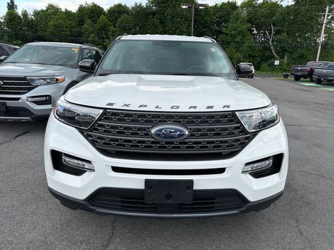 Used 2023 Ford Explorer XLT w/ Equipment Group 202A AWD/4WD image 3