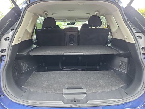 Used 2019 Nissan Rogue SV w/ Premium Package AWD/4WD image 32