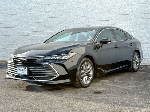 Used 2019 Toyota Avalon XLE image 3