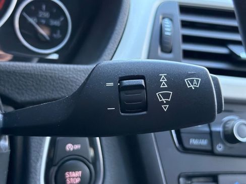 Used 2015 BMW 320i Sedan image 32