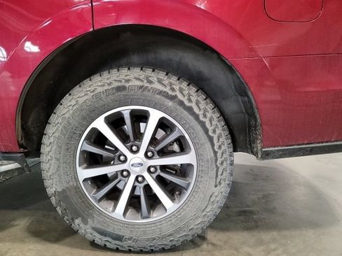 Used 2019 Ford Expedition XLT w/ Equipment Group 202A AWD/4WD image 14