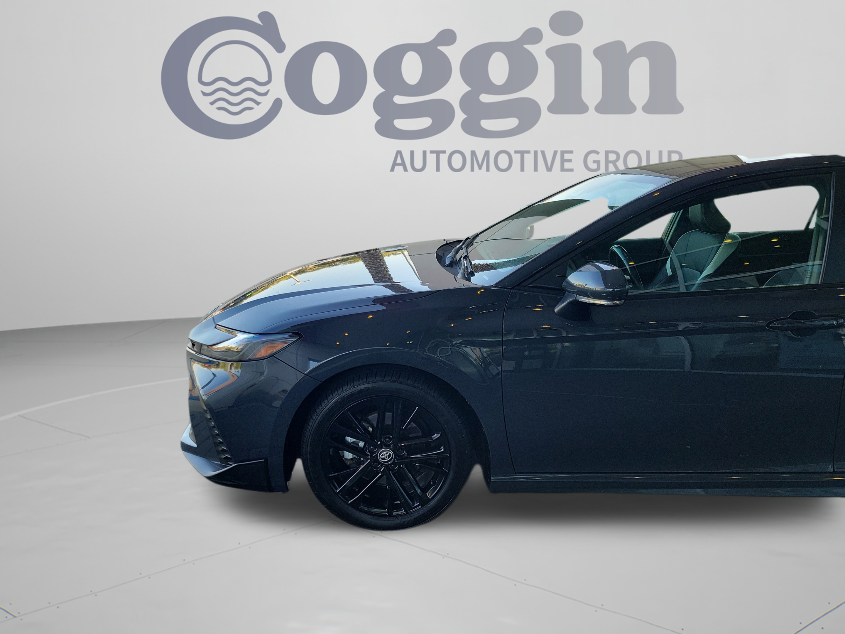 Used 2025 Toyota Camry SE FWD image 33