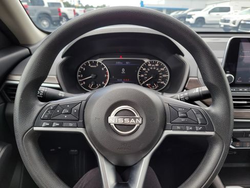 Used 2024 Nissan Altima 2.5 SV FWD image 30