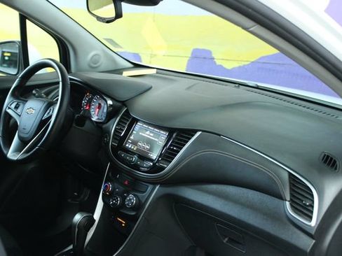 Used 2018 Chevrolet Trax LT w/ LT Convenience Package AWD/4WD image 10
