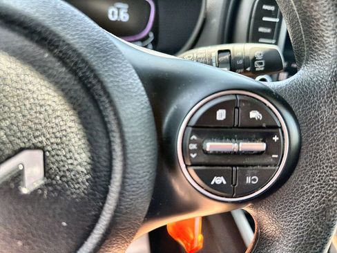 Used 2023 Kia Soul LX w/ LX Technology Package FWD image 20