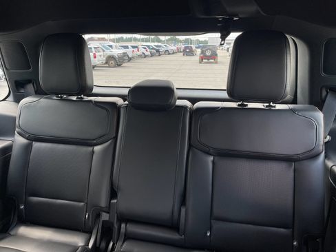 Used 2025 Ford Expedition Tremor AWD/4WD image 17