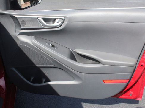 Used 2022 Hyundai Ioniq SE FWD image 32