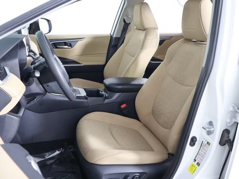 Used 2025 Toyota RAV4 XLE AWD/4WD image 26