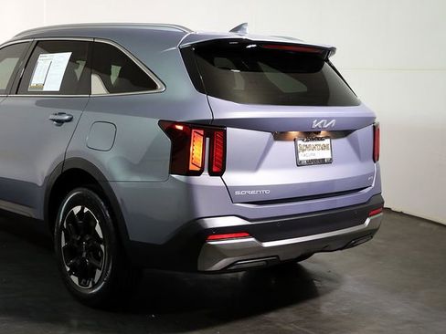 Used 2024 Kia Sorento S w/ Panoramic Sunroof Package AWD/4WD image 11